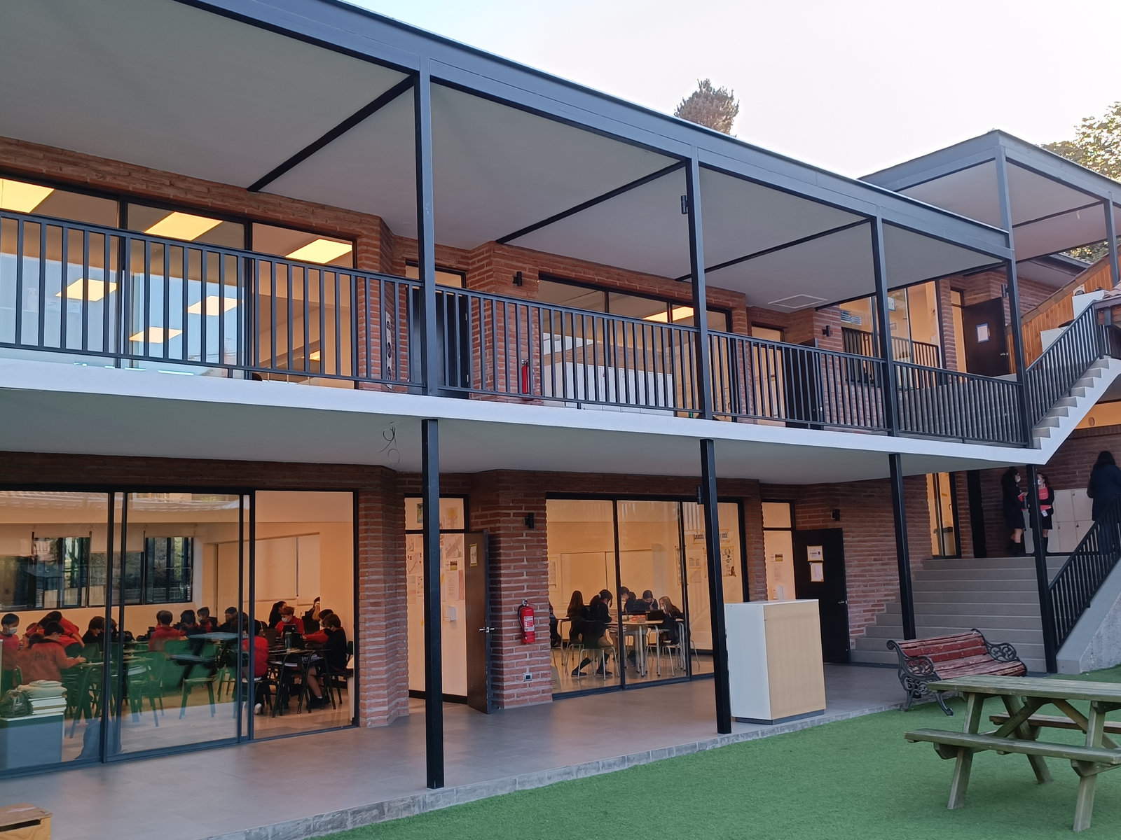 Proyecto educacional, Equipamiento