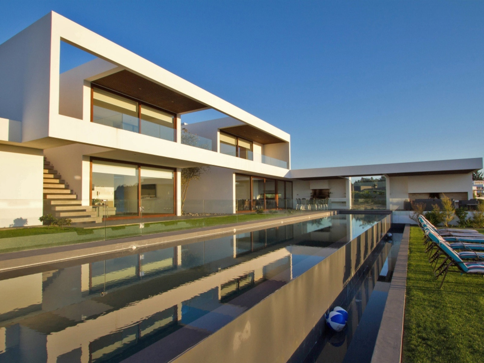 Casa con piscina, Residencial
